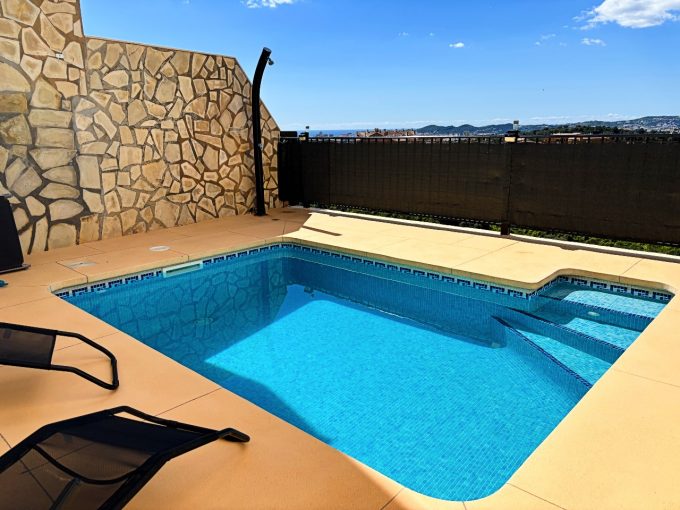 MHH4297 pool med udsigt